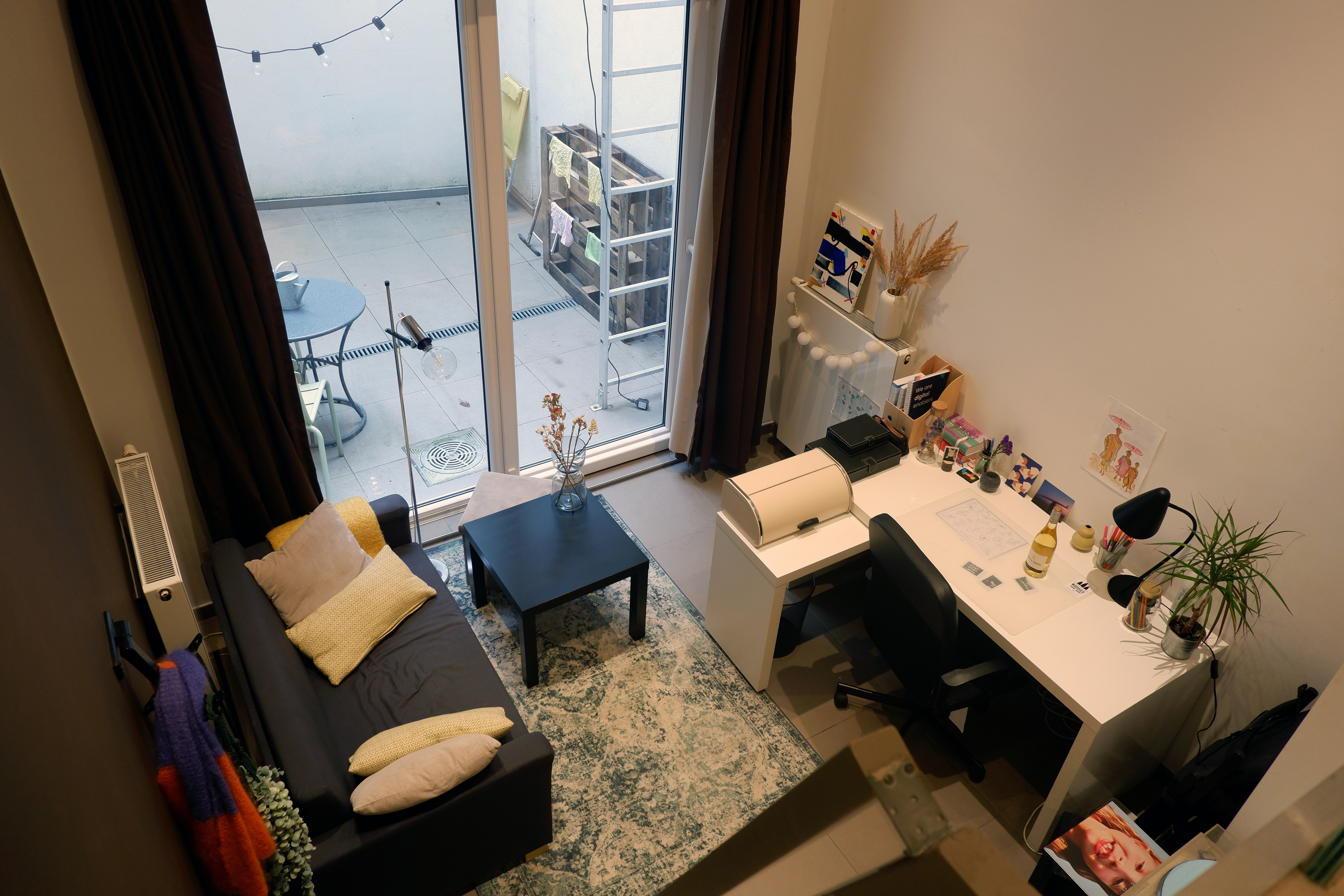 Studentenkamer: Interieur met hoogslaper